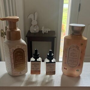 Bath & Body Works Peach and Gold Disney Princess Bath & Body Set